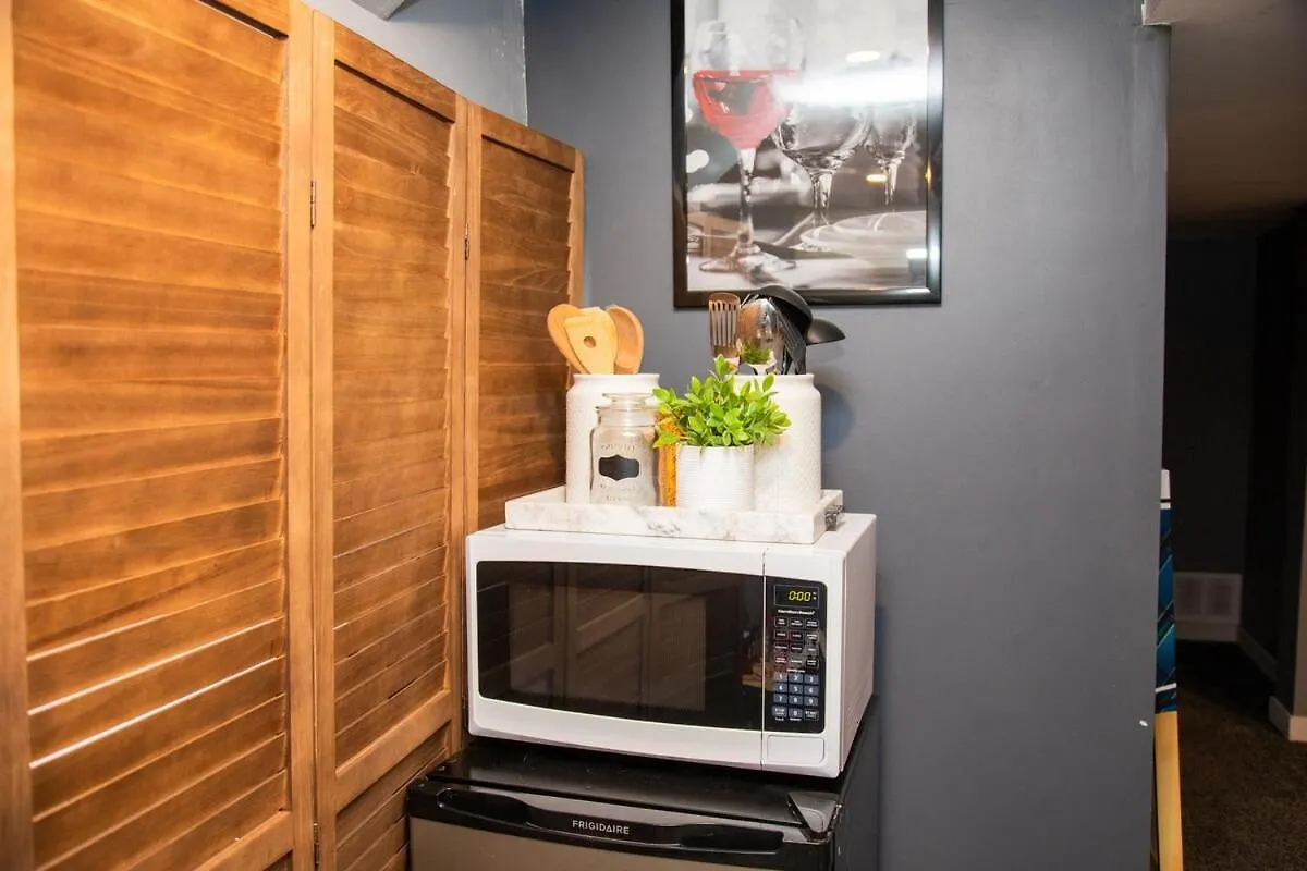 One-Bedroom Guest Suite With Private Entry Winnipeg Apartment